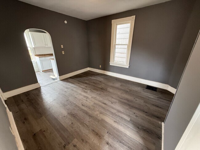 Photo - 1511 Stark Ave SW