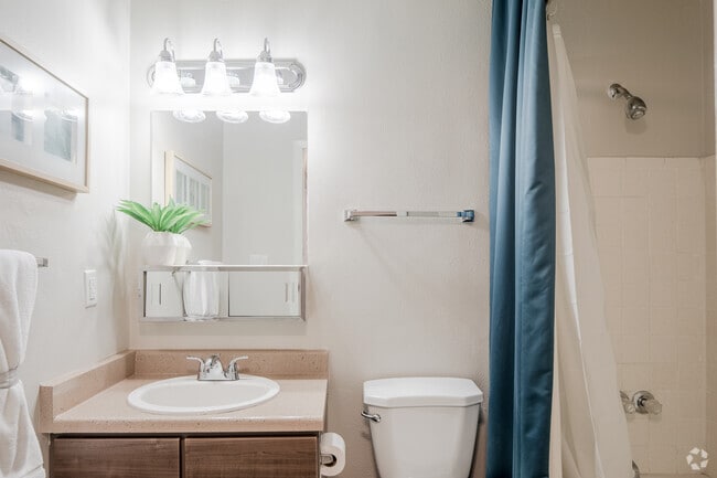 2BR, 1BA - 840SF