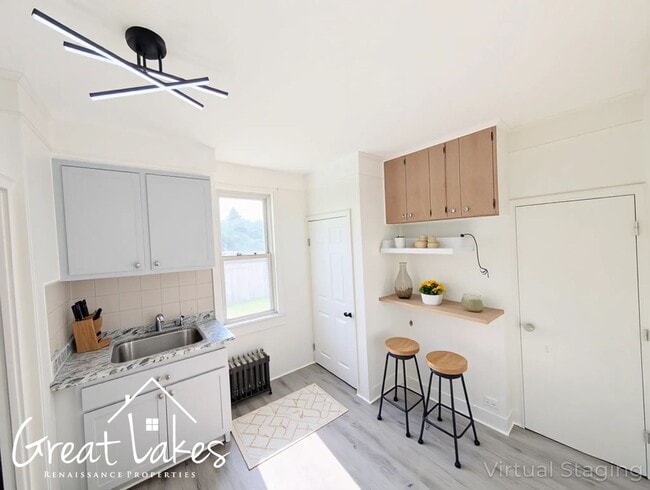 Photo - 1563 Waterman St Unit B