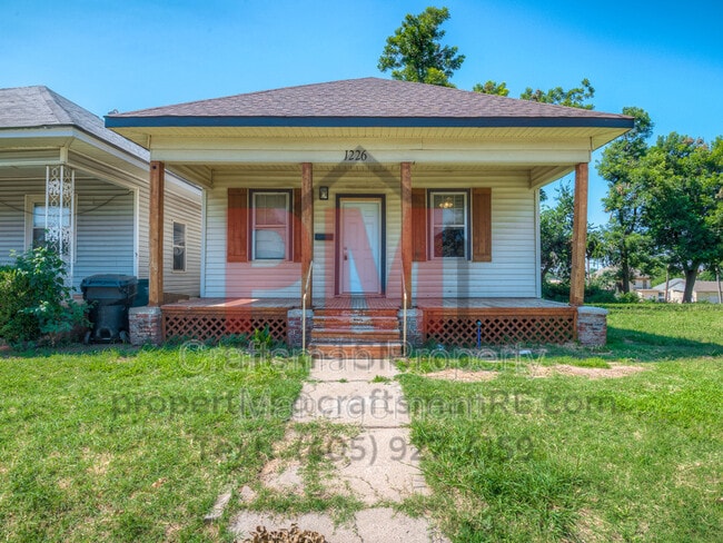 Building Photo - 1226 NW 8th St