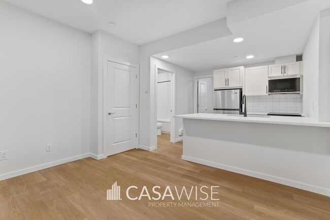 Building Photo - 8127-8228 228 St NW