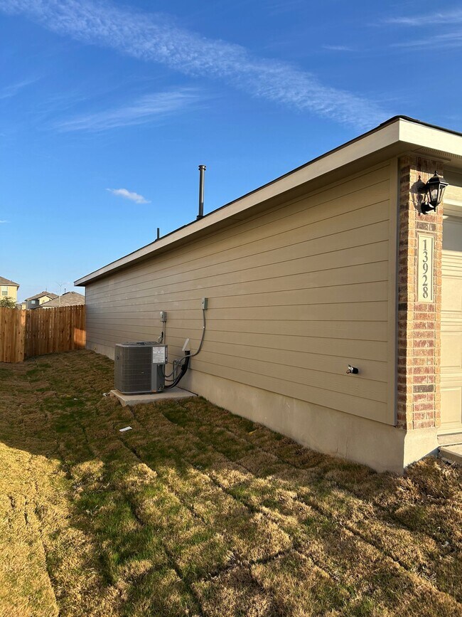 Photo - 13928 San Saba Fls