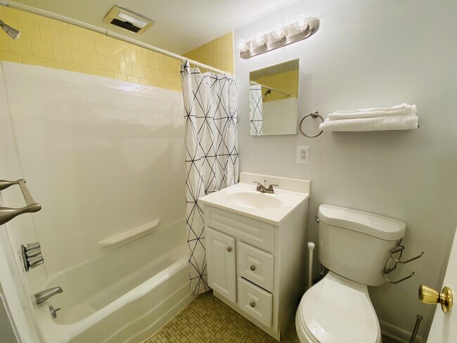 Photo - 4570 MacArthur Blvd NW