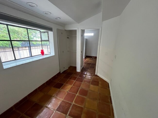 Photo - 1001 SE 2nd Ct