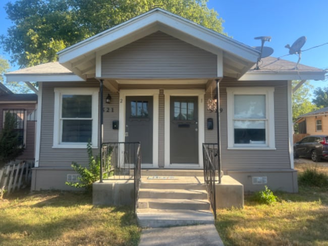 Building Photo - 521 W Ridgewood Ct