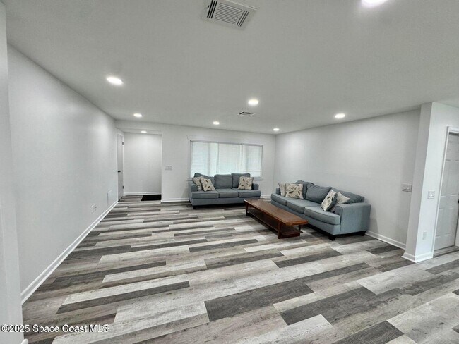 Photo - 789 Walnut Dr