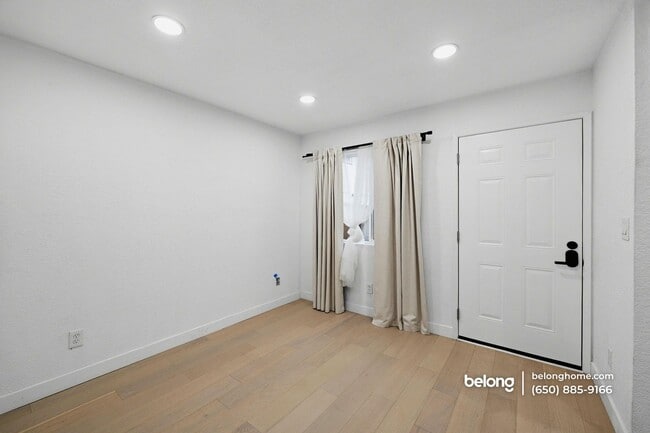 Photo - 1397 Vine St