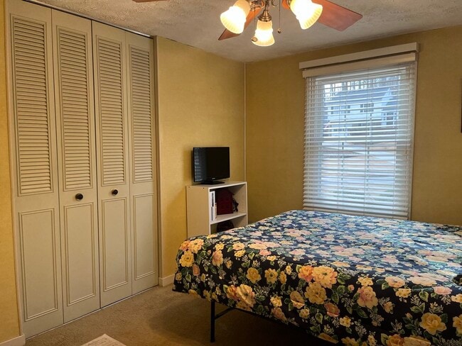 Photo - 210 Pinehurst Ln