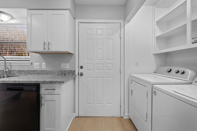 Photo - Modern 3-Bed, 2.5-Bath Apartment with Granite Kitchen & New Appliances!