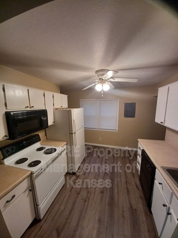 Photo - 2800 SE Michigan Ave