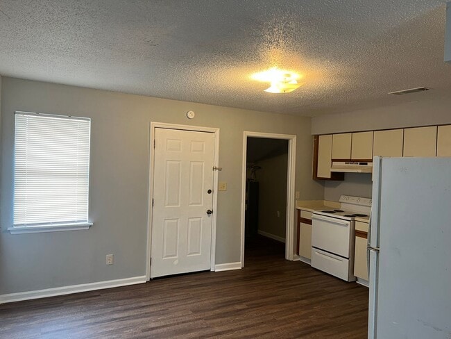 Photo - 300 Carriage Ln Unit A