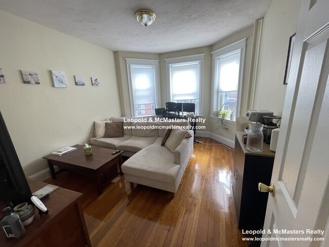 Photo - 33 Woodstock Ave Unit 60 woodstock ave 3