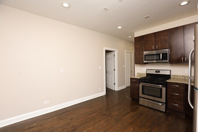Photo - 2019 N Hoyne Ave Unit R3