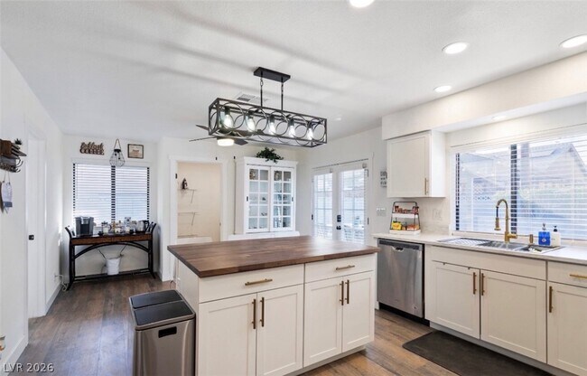 Photo - 712 Glen Abbey Cir