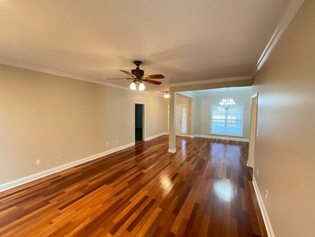 Photo - 852 Hamilton Ct