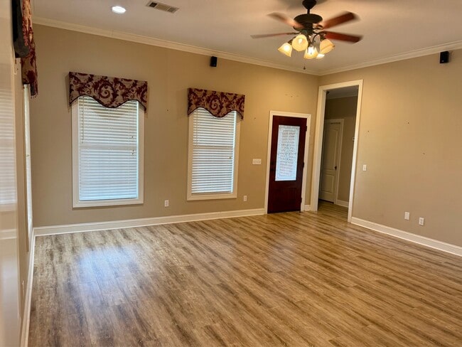Photo - 364 Spring Hill Dr