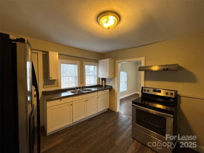 Photo - 1211 W Bank St