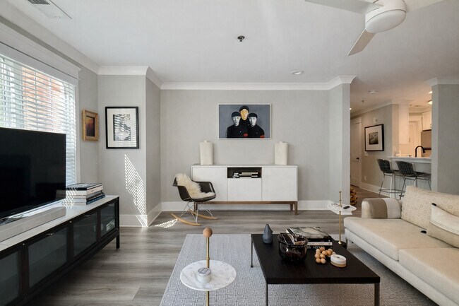 Photo - 2424 Selwyn Ave