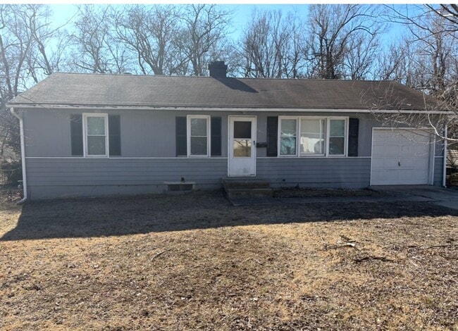 Building Photo - Large 3 bedroom house available