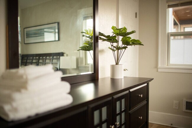 Photo - 2428 Alki Ave SW Unidad SI ID1051257P