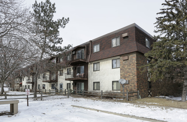 Elgin Pines - Elgin Pines Apartments