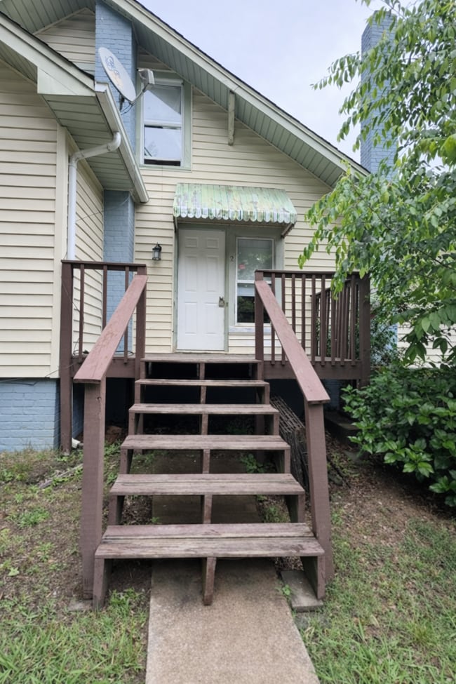 Building Photo - 1827 1st Ave NW