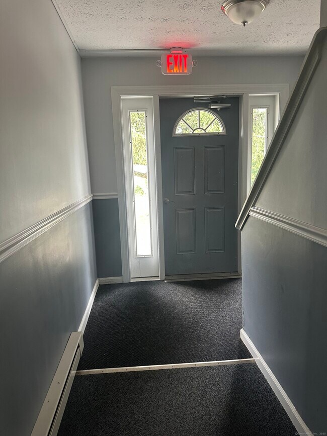 Photo - 103 Horse Pond Rd Unit APT D