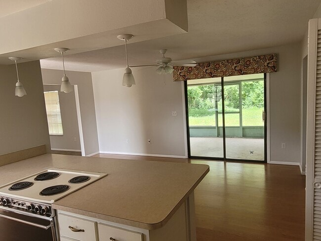 Photo - 1104 Beatrice St