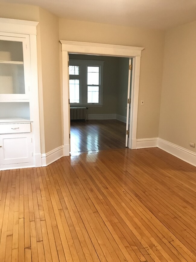 Building Photo - 891 Rose Ave E Unit #1