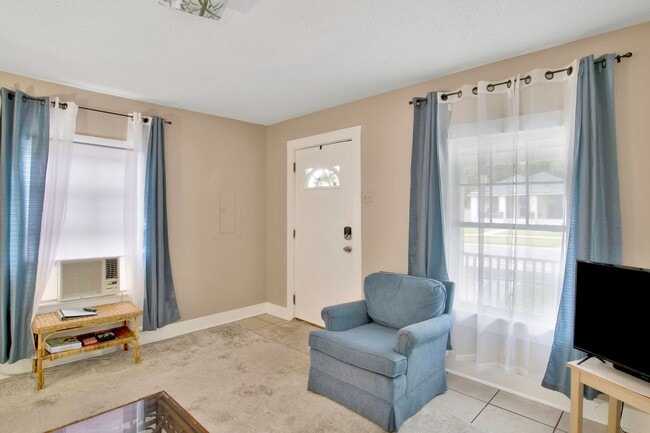 407 W Strong St