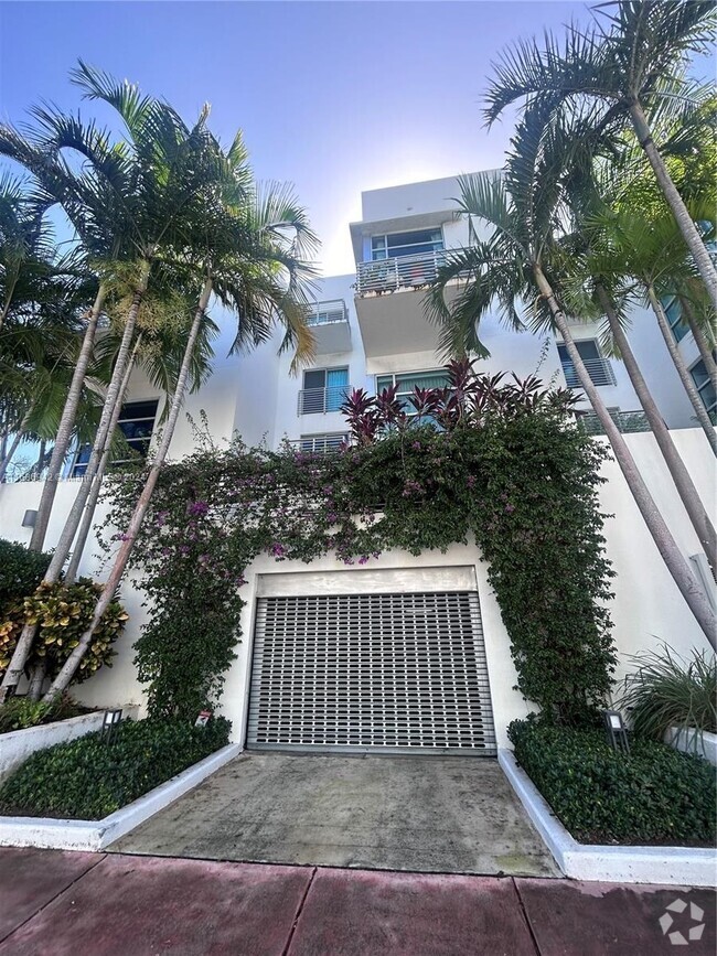 Building Photo - 7744 Collins Ave Unit #21 Rental