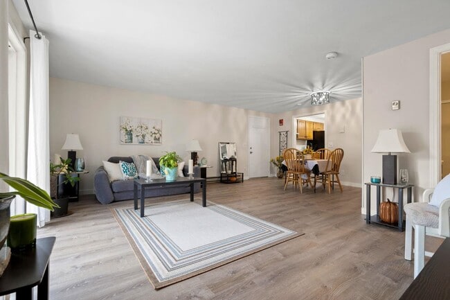 Building Photo - 39 Ernest Ave Unit 202