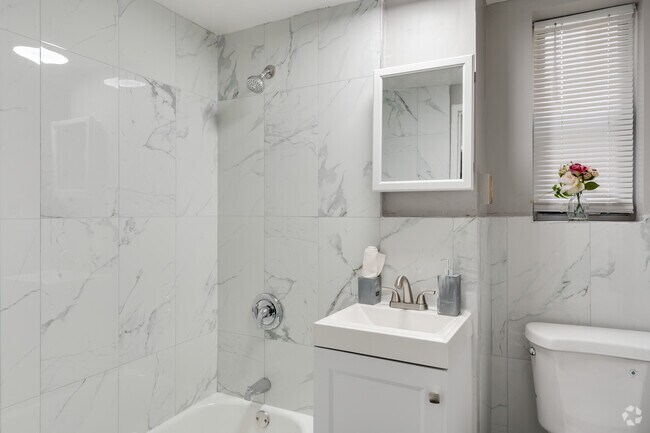 1BR, 1BA - 750SF