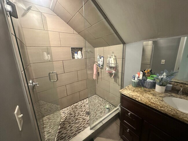 Photo - 33 Iroquois St Unit 2