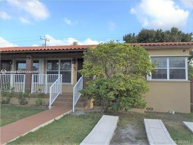 Building Photo - 4038 SW 9th Terrace