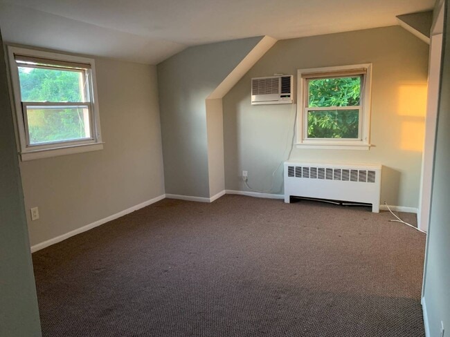 Photo - 392 Sherbrooke Rd