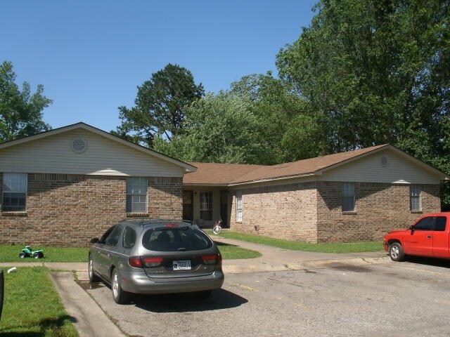 Photo - 702-708 Cedar St Apartments