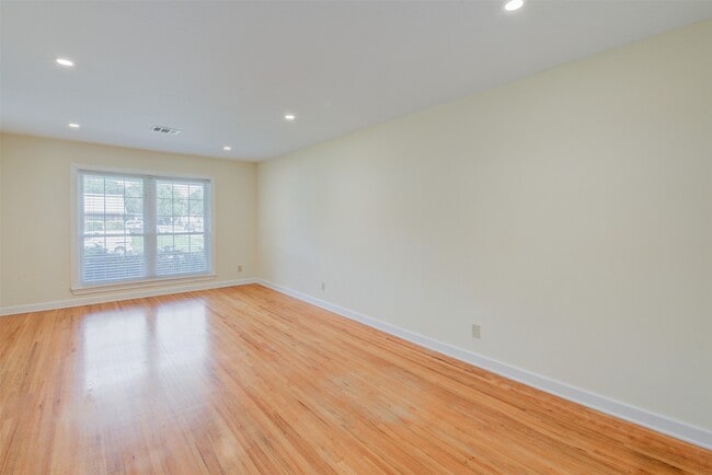 Photo - 8807 McAvoy Dr
