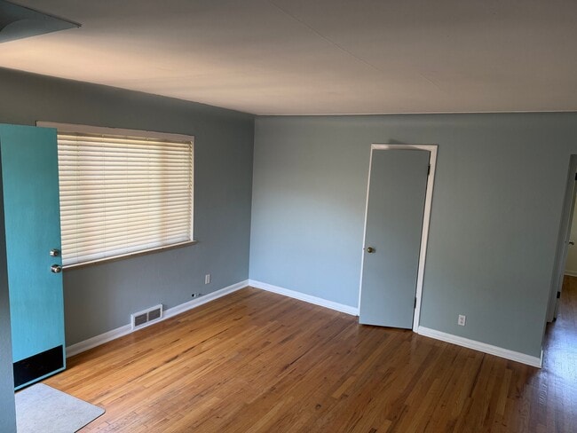 Photo - 720 Poplar St