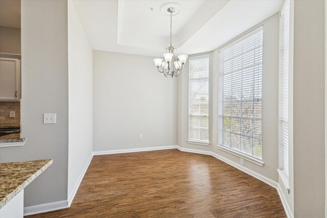 Building Photo - 5353 Memorial Dr Unit 3009