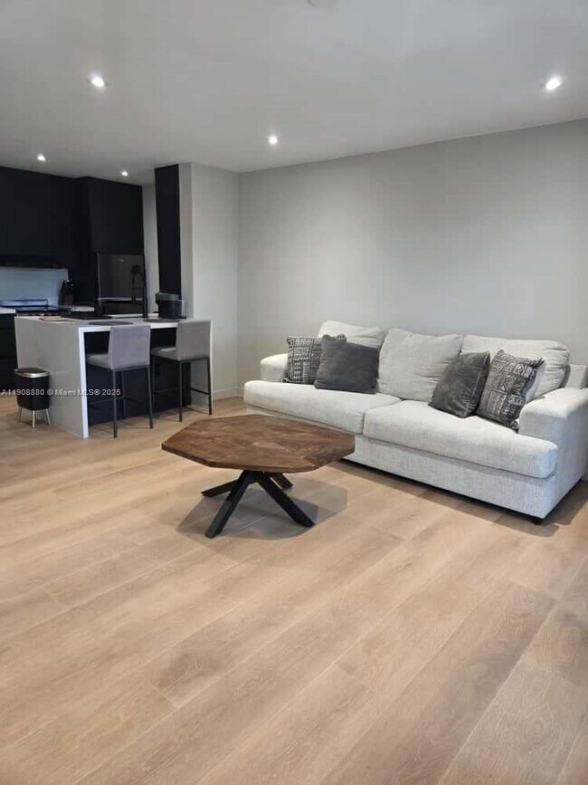 Photo - 10824 N Kendall Dr Unidad S28