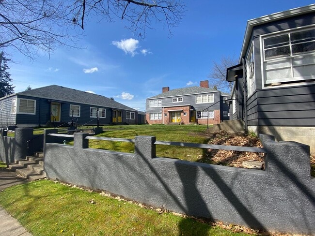 Building Photo - A good connection makes all the difference Unit 1085