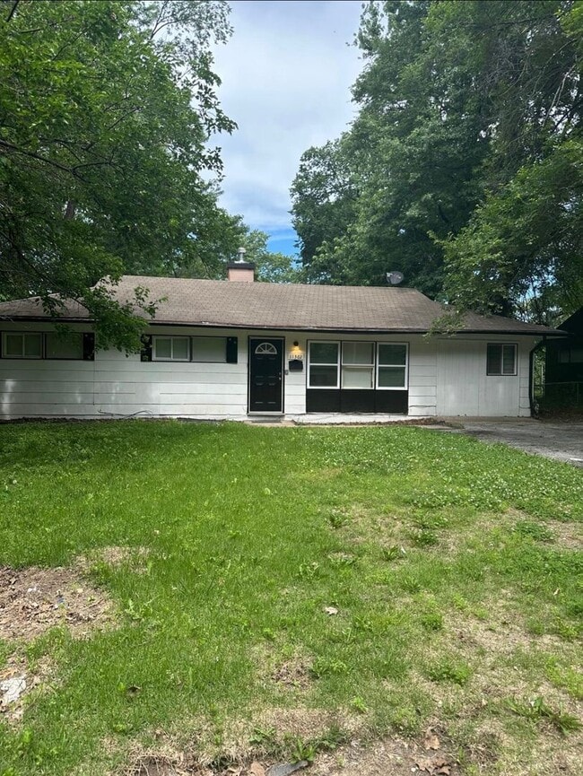 Building Photo - 4 Bed 1 Bath
