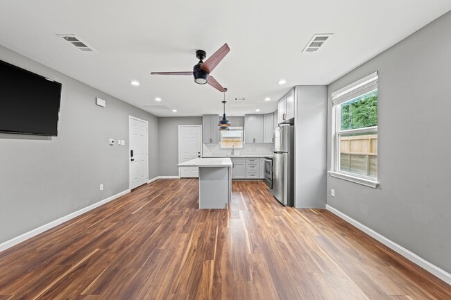 Photo - 25804 Maplewood Dr