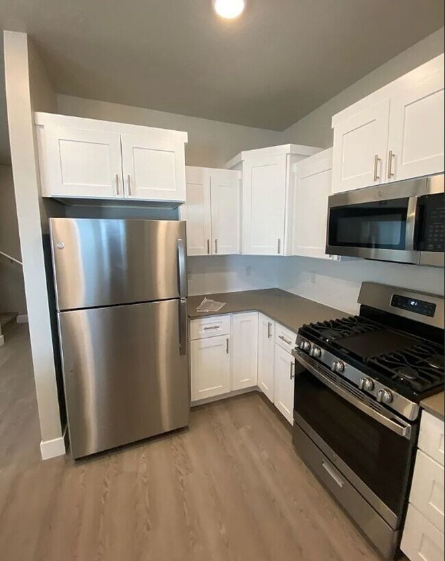 Photo - 3 Bedroom End-Unit Townhome in Cedar Bend – Great Cedar City Location