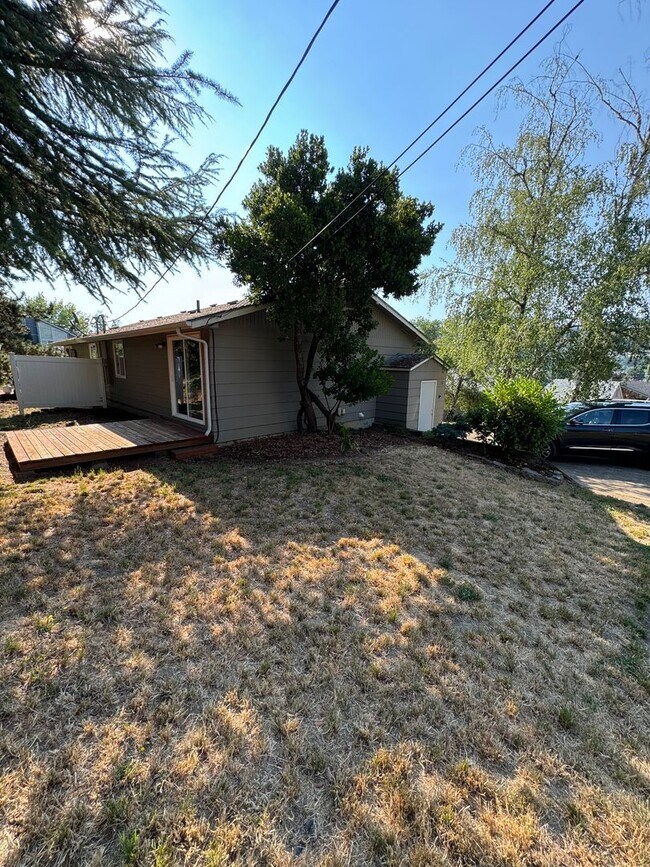 Quiet 2 bedroom duplex in Sutherlin Rental House Rental in Sutherlin, OR