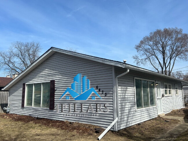 Building Photo - "Beautiful 3-Bedroom Home with Ample Stora...