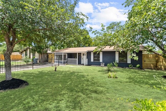 Photo - 106 E Lola Dr