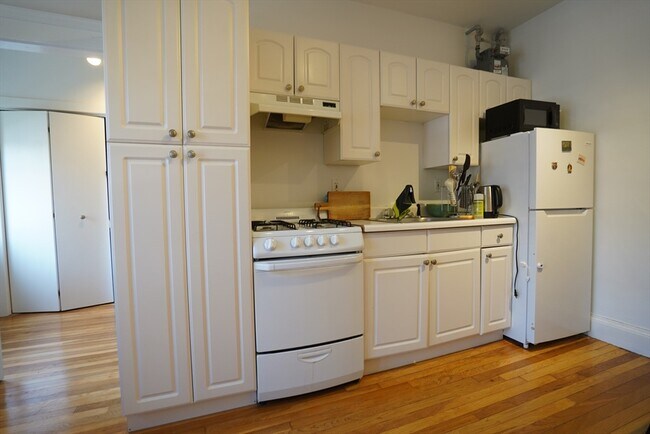Photo - 70 Queensberry St Unit 320
