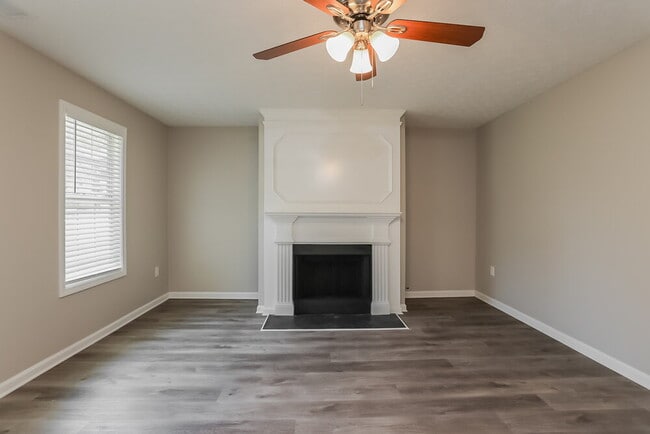 Photo - 733 Sinclair Way